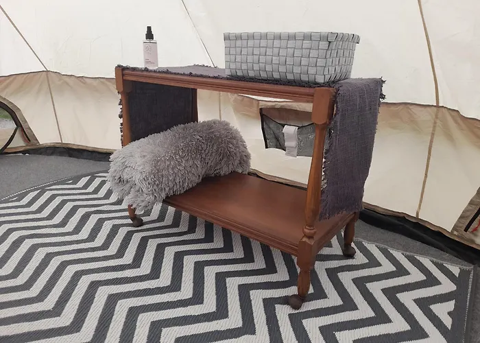 Glamping Na Samote U Lesa Bechyne